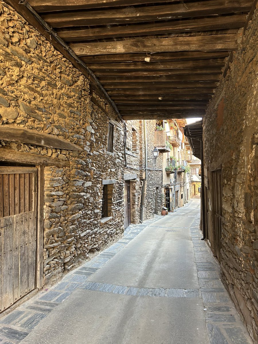 Un consejo. Hagámonos todos el puñetero favor de disfrutar, presumir y vivir #Extremadura.

Y, sobre todo, de defenderla y sacarla adelante.