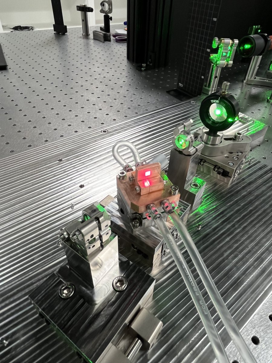 KDChesnut's tweet photo. Initial alignment of the CW cavity produced a nice round beam with 1.1 W output power and ~30% optical-to-optical efficiency https://t.co/co61JXZTbg