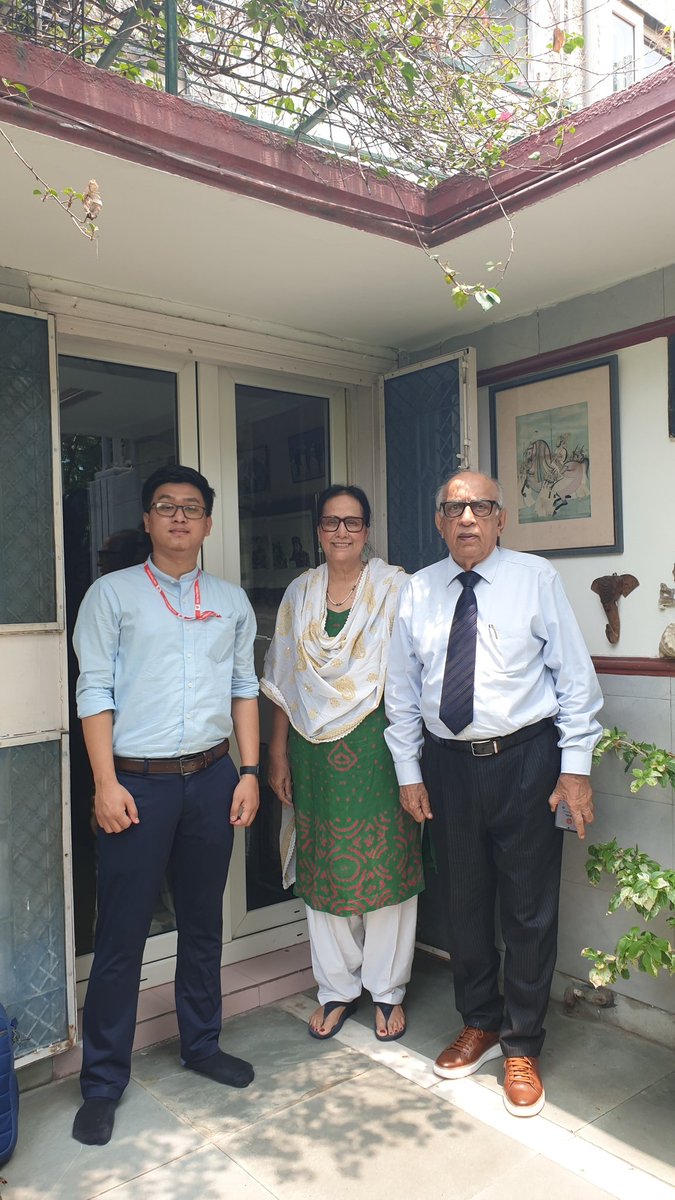 SaviourKalai's tweet photo. I feel honored to cover the inspiring story of Late Captain Vijyant Thapar, a young hero of the Kargil War who showed great bravery and sacrificed his life for the country. His story is an inspiring example of courage and patriotism.

#KargilWarHero #CaptainVijyantThapar #AajTak https://t.co/iQDN1oUNuK