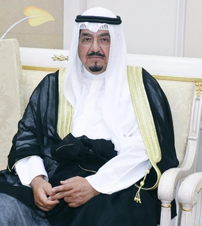 يا جماعة الخير لاحد يضايق الرئيس #أحمد_العبدالله بطلبات تحسين المعيشة لمواجهة غلاء الأسعار ترا وضعه مثل وضع اللي يقعد بالقهاوي ويعد الناس بالروحه والرده 
#الكويت