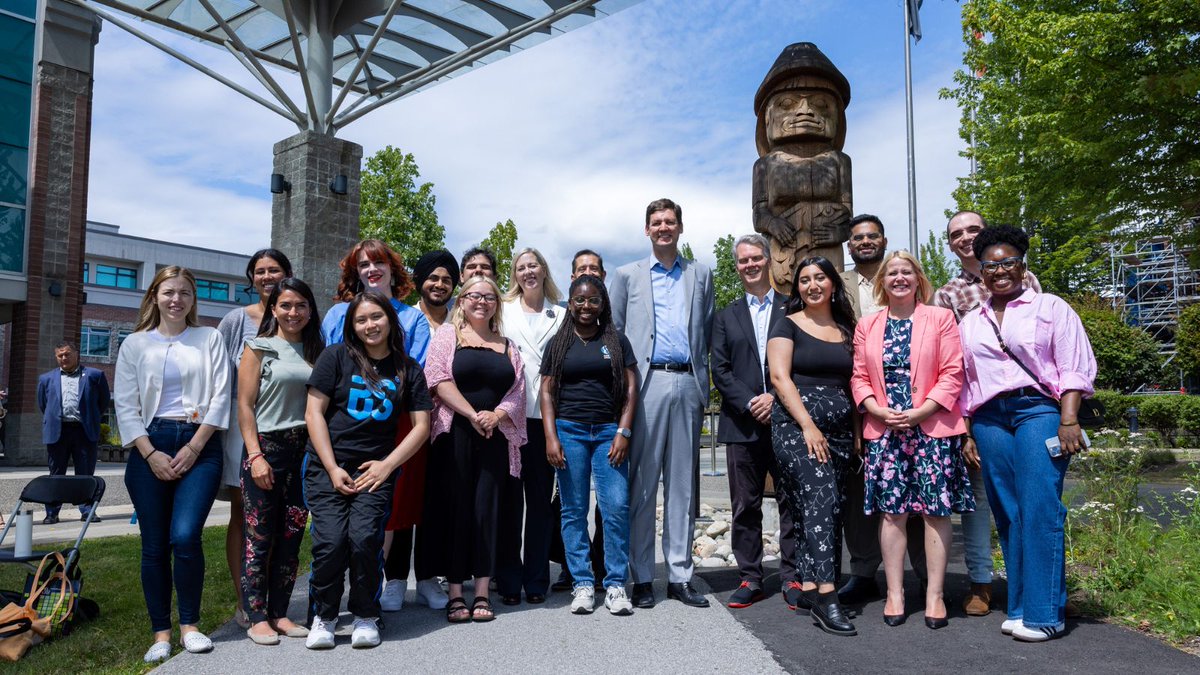 Yesterday Premier @David_Eby, Minister <a href="/lisabeare/">Lisa Beare</a> and MLA <a href="/FinDonnelly/">Fin Donnelly</a> joined President Dr. Kathy Denton and Douglas College students to announce the second phase of the #StrongerBC future skills grant. Learn more: ow.ly/96Nb50SKrCv
