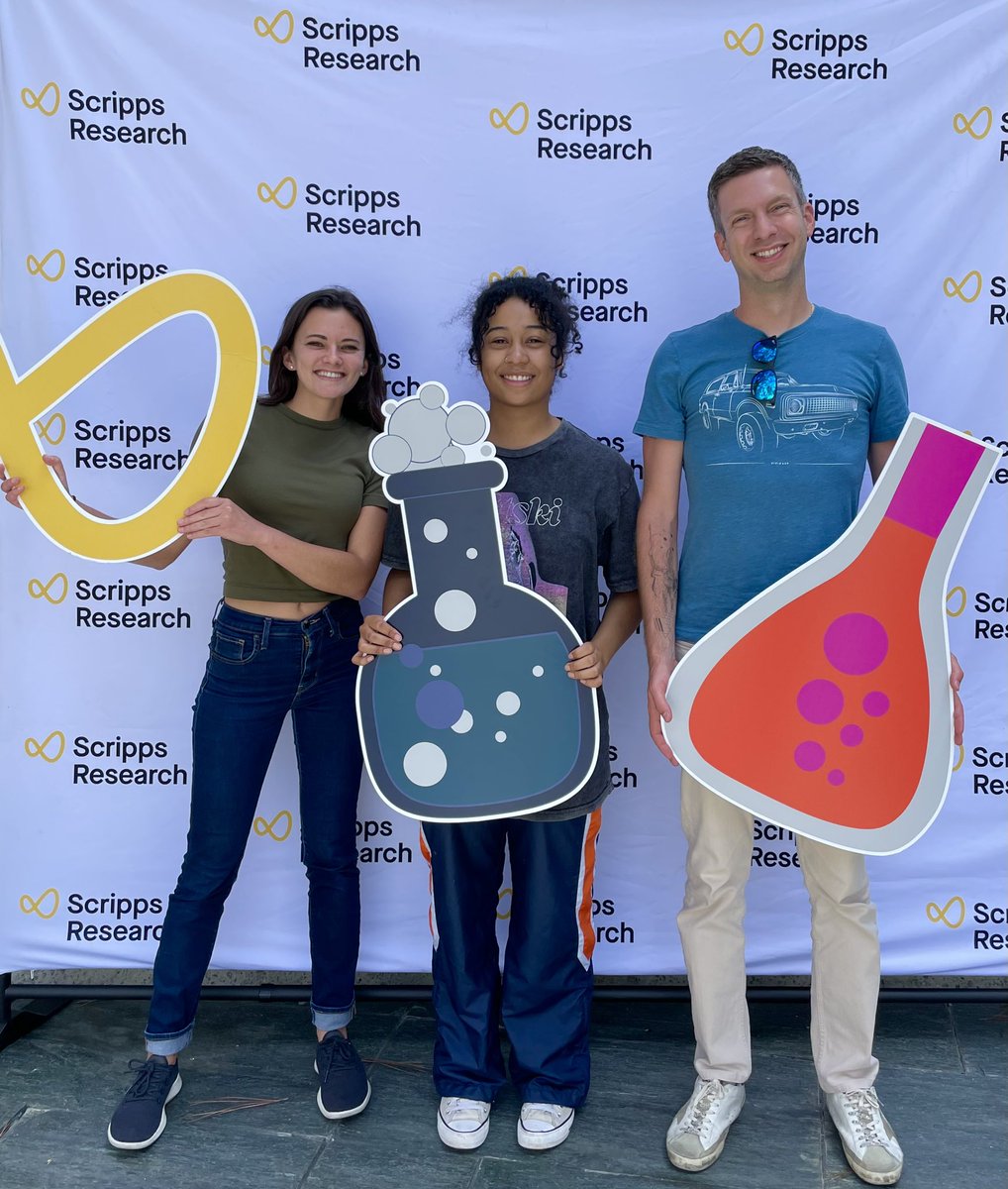 MGClab's tweet image. Happy #NationalInternDay from @scrippsresearch, featuring our @ScrippsGradPrgm SURF intern Pam Tamelessio & her mentor @gabsleblanc!