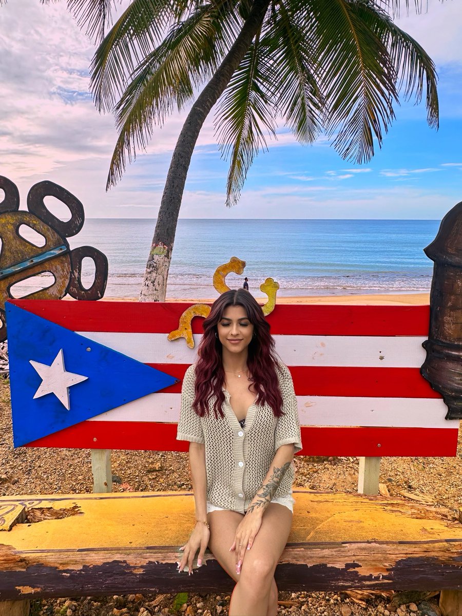 j_ax0's tweet photo. 🏝️🌸🥥🌊 https://t.co/T9Fzu5pnpw