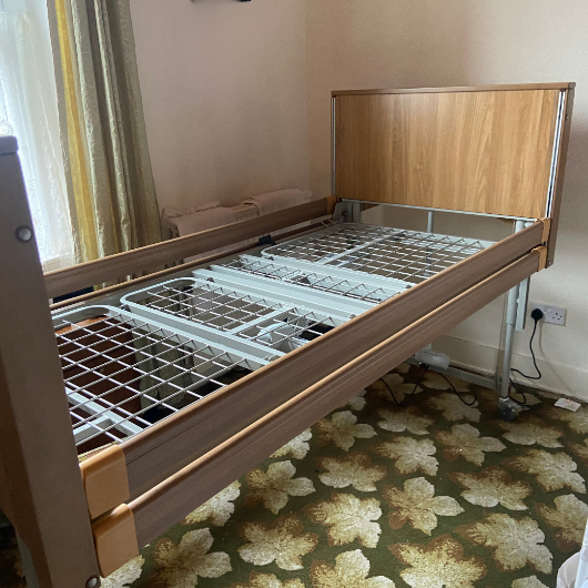 Backupmedical's tweet photo. An elderly lady fell and broke her hip. Billy from Backup Medical delivered a medical bed to her home for her to use temporarily while she recovered from her recent hospital stay.

She's now recovering comfortably at home thanks to our bed hire service! https://t.co/46jWhnV4Xp