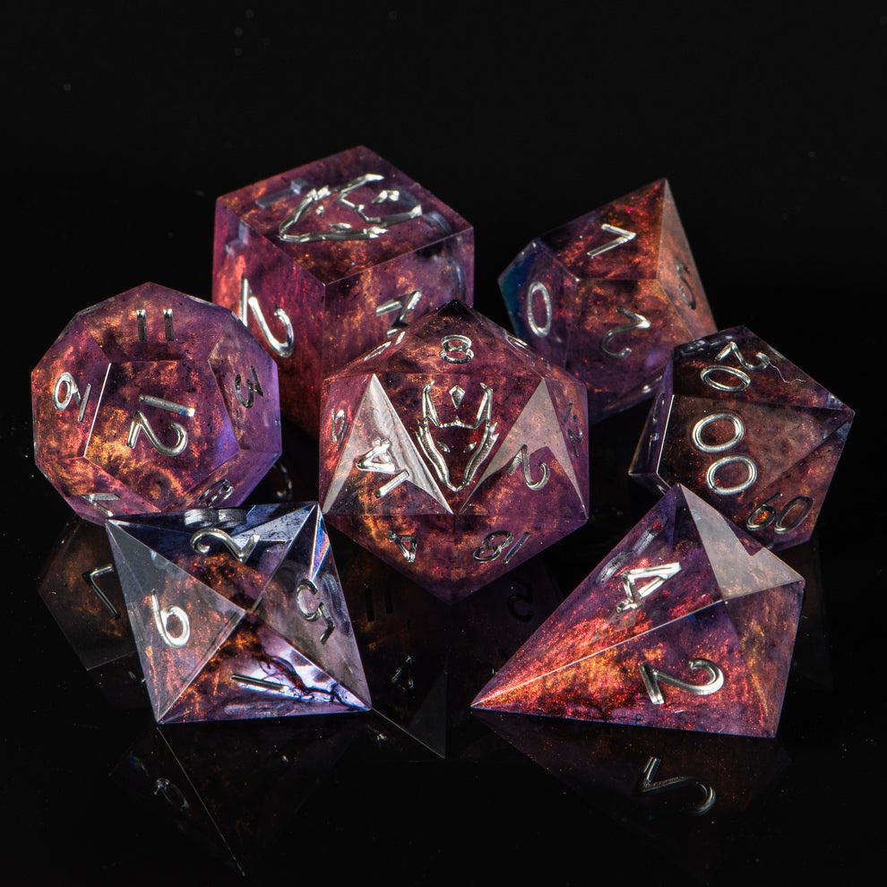 dracosolis_'s tweet image. I felt in love with Dragonheart set as soon as I demolded it. Im sending it to the new home tomorrow with the rest of the orders💜

#handcrafteddice #rpgdice #diceart #dicemaking