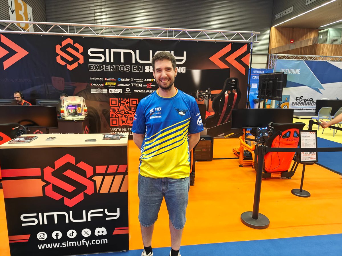 OWLS eSports 🦉🇪🇦 (@owlsesports_) on Twitter photo Este fin de semana tendremos a <a href="/Jorgewnz/">Jamón de Jorch</a> representando al equipo en la <a href="/euskalencounter/">Euskal Encounter</a>
Primer día y se queda a 0'5s del record en el stand de <a href="/simufy/">Simufy</a> 🤯
Próxima parada P1 🦉😎
Let's Go jorsch!! 💙
#somosowls Este fin de semana tendremos a <a href="/Jorgewnz/">Jamón de Jorch</a> representando al equipo en la <a href="/euskalencounter/">Euskal Encounter</a>
Primer día y se queda a 0'5s del record en el stand de <a href="/simufy/">Simufy</a> 🤯
Próxima parada P1 🦉😎
Let's Go jorsch!! 💙
#somosowls