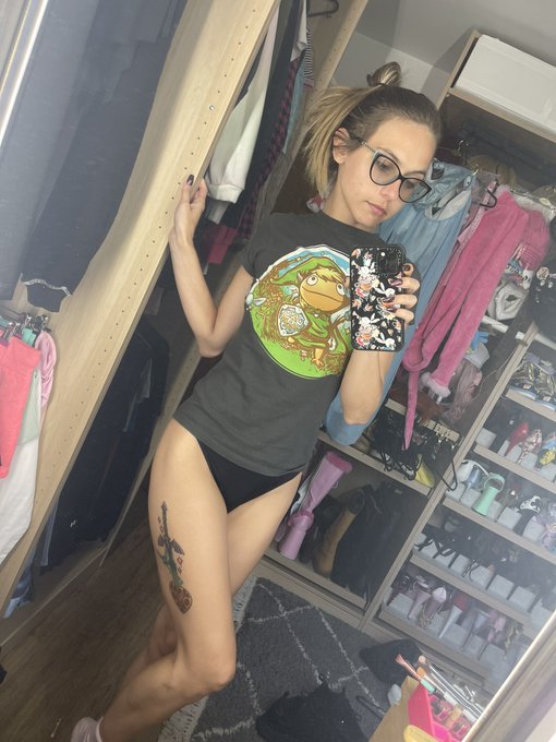 Can you guess the crossover on my top?? https://t.co/VYDGVGZMgh