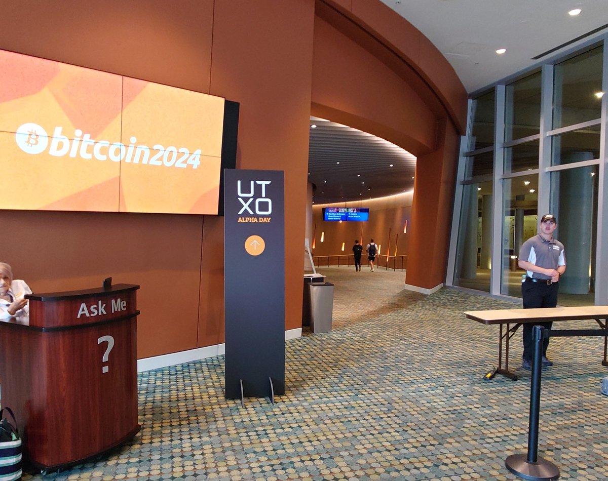 UTXOmgmt's tweet photo. The future of #Bitcoin scaling and scripting with @bergealex4 @BitcoinMagazine @AlpenLabs @david_seroy @JeremyRubin happening in 20 mins!
Join us in the Davidson room for UTXO #AlphaDay https://t.co/Uq41g4d2pa