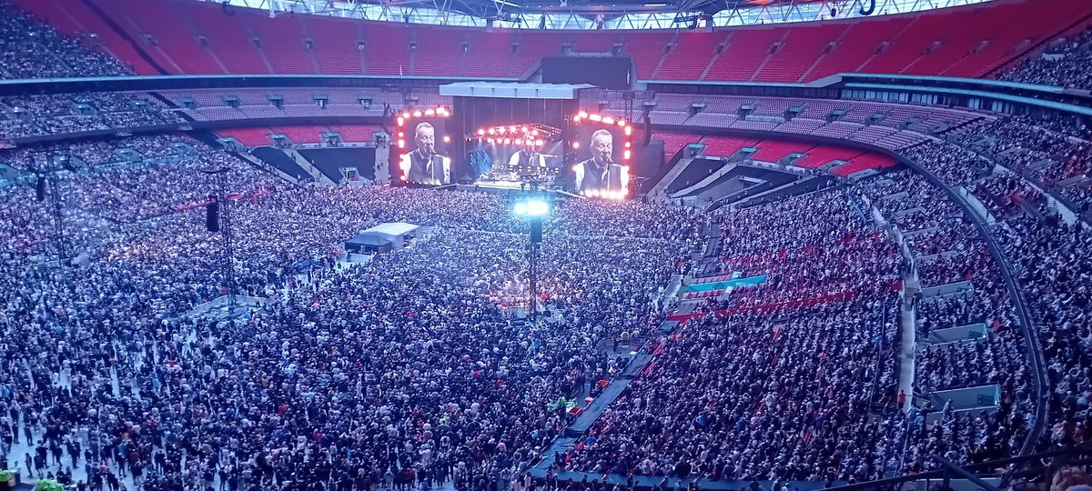 Hannahdementia's tweet image. My Dad’s an inspiration!

Widower with a mission to make most of difficult situation. Currently @wembleystadium watching @springsteen

….I’m watching TV 
#OnlyLiveOnce