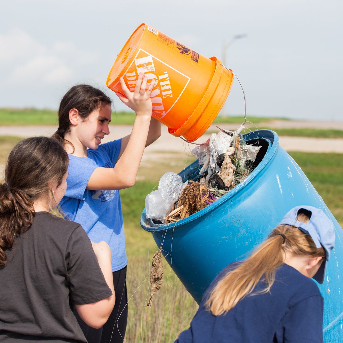 Join us THIS SATURDAY, from 8:30-11am, for a community cleanup at Brock Adventure Park with Greens Bayou Coalition!

Help us remove harmful plastics from the environment and keep our community green spaces clean. Register at bit.ly/CommunityClean…  

#PledgeOneLessPlastic