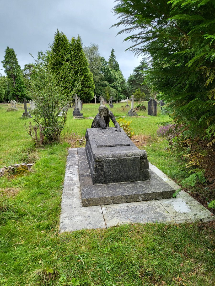 Brookwood Cemetery tweet media