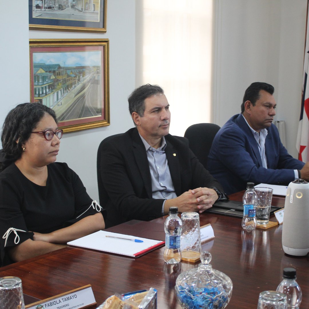 La junta directiva del gremio sostuvo una reunión con delegados de la ACP para conocer de primera mano, información acerca de la situación actual del Canal de Panamá respecto a la crisis del agua y los embalses.

#ElCambioComienzaPorMí
#Colón #Panamá #canal #agua #embalses