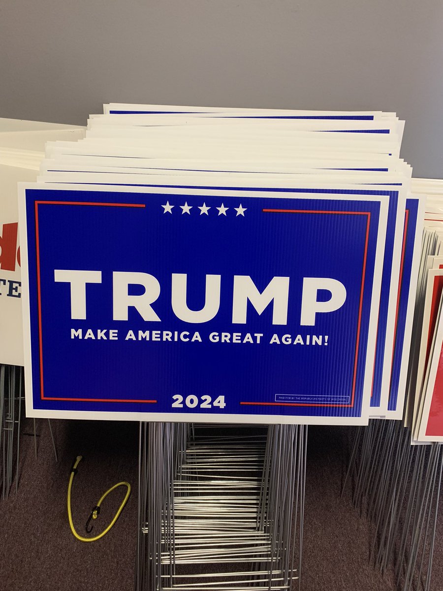 BKruegerGOP's tweet photo. Come grab your Trump signs in Germantown! https://t.co/9dlrRCuCLD
