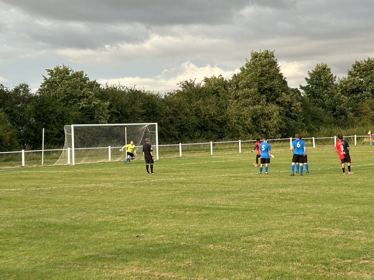 EmmaGroundGuide's tweet photo. A fantastic game that felt more like a league game than a friendly ends @CranmersFC 3-3 @NottsOlympic 

You’d never know there were 2 divisions between the sides so signs are good for the visitors

Blog from Aslockton will be up some time next week 

#nonleague #groundhopping https://t.co/udU7ujam5o