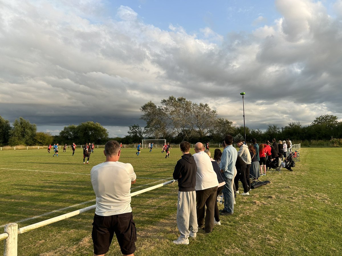 EmmaGroundGuide's tweet photo. A fantastic game that felt more like a league game than a friendly ends @CranmersFC 3-3 @NottsOlympic 

You’d never know there were 2 divisions between the sides so signs are good for the visitors

Blog from Aslockton will be up some time next week 

#nonleague #groundhopping https://t.co/udU7ujam5o