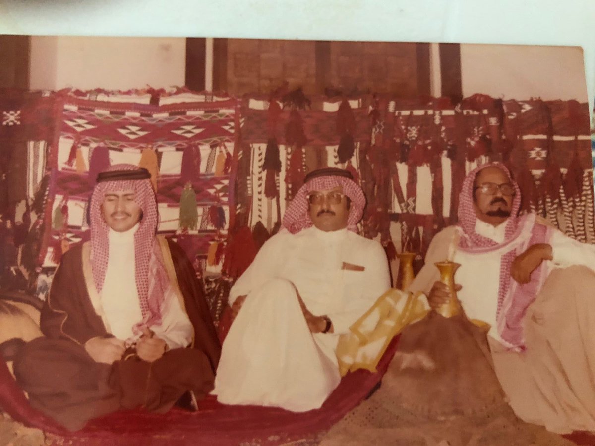 في حضرة ، شاعر هوازن عبدالرحمن العطاوي 
كبار الامراء والشعراء 

الامير / عبدالعزيز بن سعود بن محمد ( السامر) شاعر ال سعود
الشيخ / عبدالمحسن بن غازي التوم " رحمه الله 
الشاعر الكبير / مرشد البذال " رحمه الله 
الشاعر الكبير / عبدالله السلوم " سكرتير الملك سلمان يوم كان امير الرياض