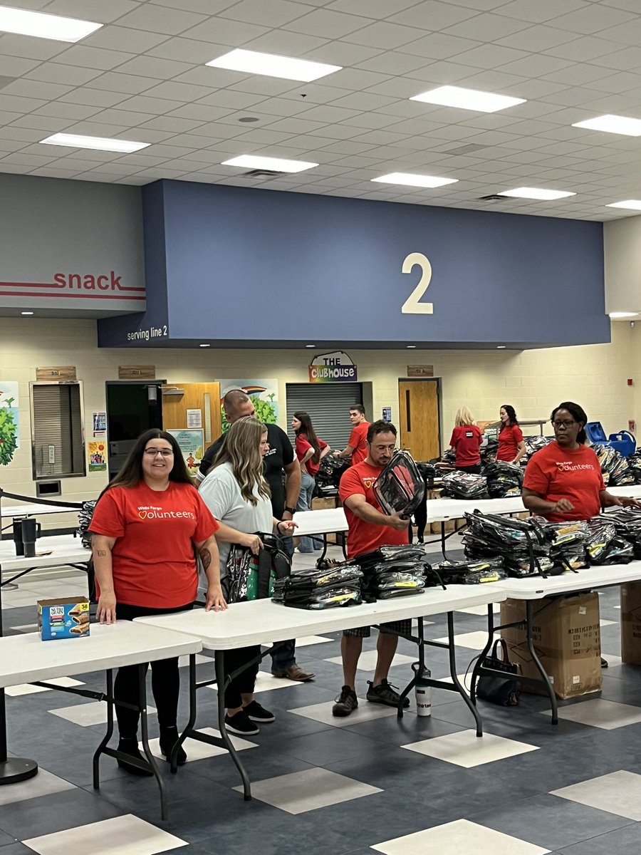 LennyLasher1's tweet photo. Castleberry ISD Back 2 School Bash! Thank you to all our Vendors &amp; Volunteers! #castleberryisd https://t.co/ueySAhDhfh