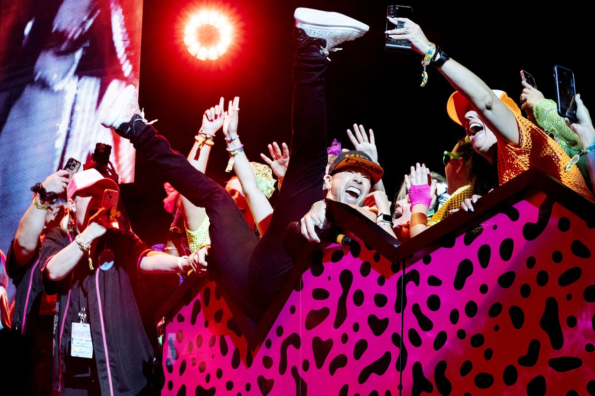NKOTB's tweet photo. Kicking it into high gear tonight in Charleston! The start of another Magic Summer weekend! Let’s go!!!
🤖 #MagicSummerTour

📸: @ParisVisone https://t.co/2nwyik2eEX