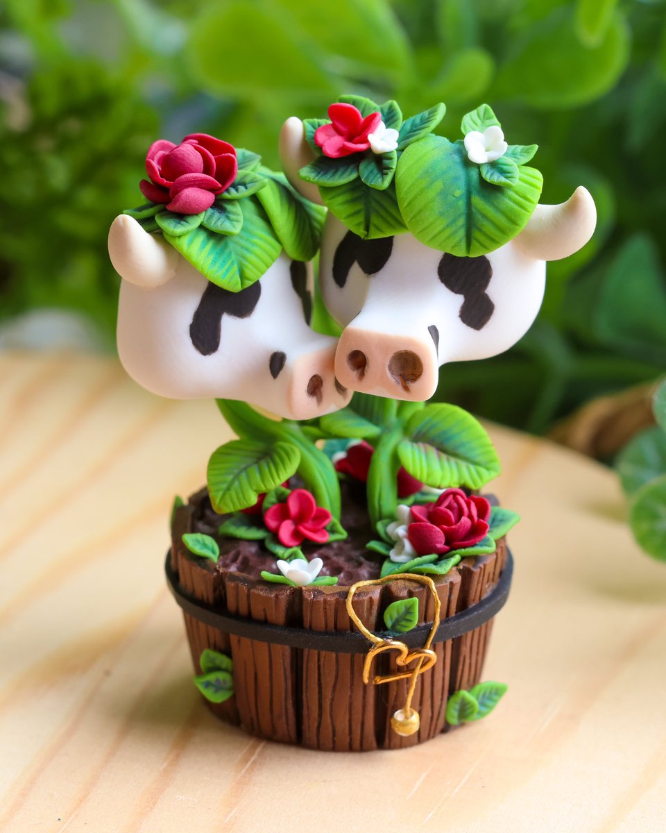 #ad #eacreatornetwork #sims4
Snuggle buddies 🌱🥰 happy Lovestruck day everyone!! - this is your friendly reminder to gift cowberries with caution 🫶

(or not, maybe Don will plant one 😏🍰)