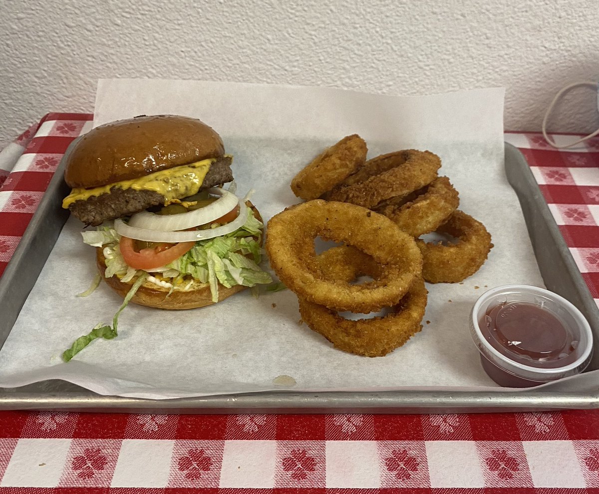 Red’s BBQ located at 7335 Boat Club Rd. has 1/2lb. Burgers and Fries or 1/2lb. Burgers and Onion Rings ALL DAY
#madeinhouse #paytheman #bbqmafia