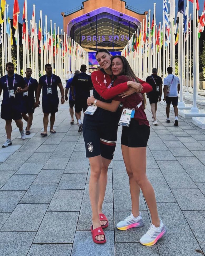 volleyballworld's tweet photo. BOSKOVIC 🇷🇸 &amp; HANDE 🇹🇷

Competitors on the court but friends 🫶🏻 for life! Good luck in @paris2024!

⏰ #Paris2024  Schedule: https://t.co/zWteoaQ4AV.

🛍️ Buy your own Olympic #volleyball : https://t.co/ka1N7n0EiH.

🇫🇷 #Paris2024 https://t.co/b5hkznRhVz