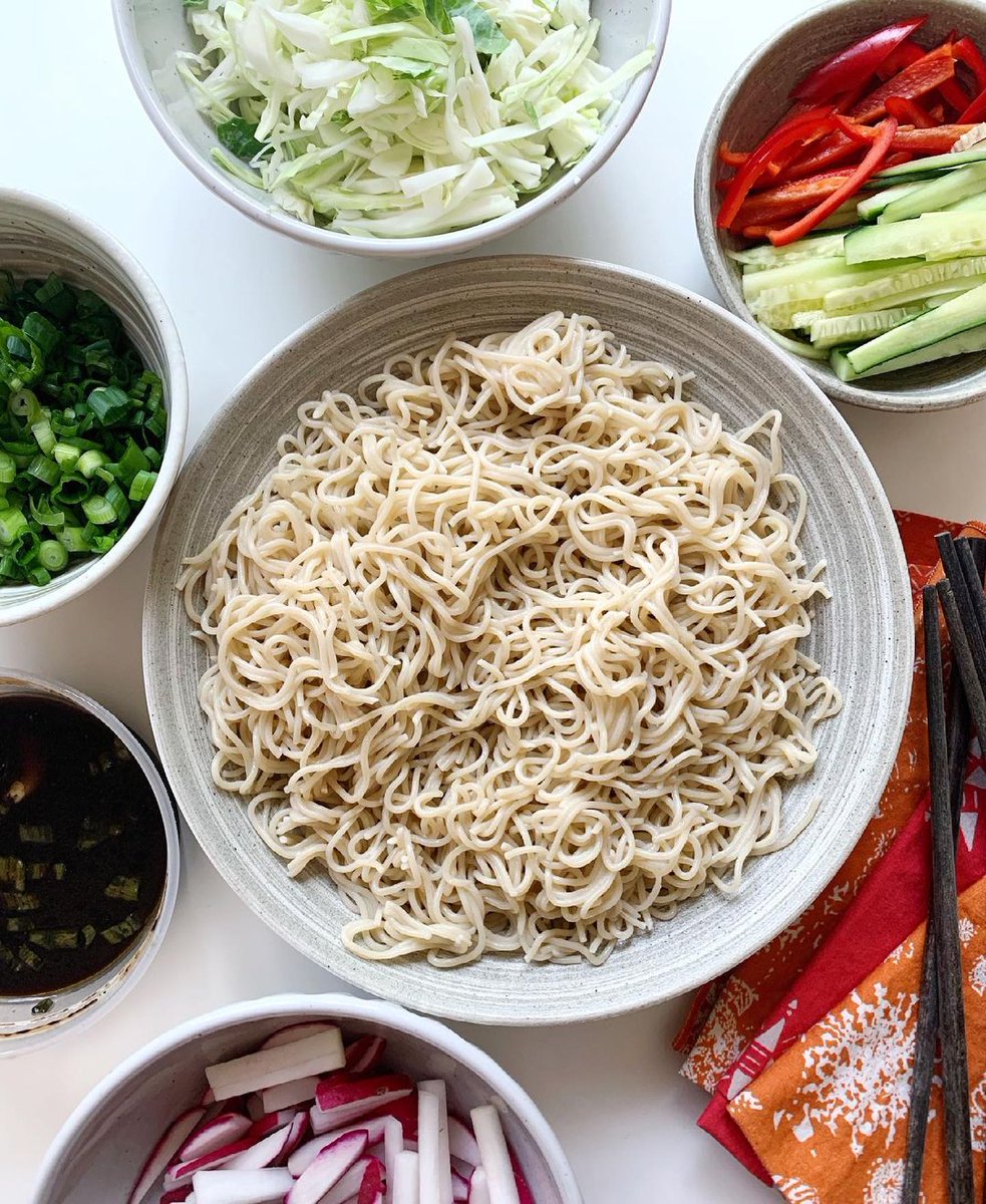 🍜Get your noodles on with this #PerfectlyGoodFood cookbook-inspired dish from @foodwastefeast. We love noodle salads like this for picnics, hot days, easy dinners, any time you’re starting to pile up fresh veggies and need a way to use them all at once.
