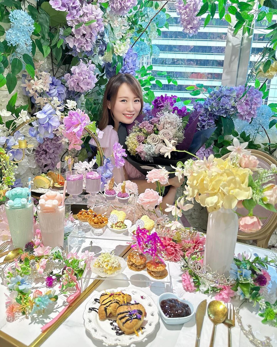 1pv_ag's tweet photo. 香港の铜锣湾にあるカフェ✨
平日の午後結構人が少なくて、
早めに予約すれば好きな席にすることができる🫖🩷

📍銅鑼灣耀華街3號百樂中心16樓1602-1603
  #就是偏偏喜歡你sayiloveyou #香港 #铜锣湾 #香港美食 #カフェ巡り #カフェ活 #hk #hongkong #cafe #モデル #撮影モデル #美脚 #美脚モデル https://t.co/mU4rusxBMN