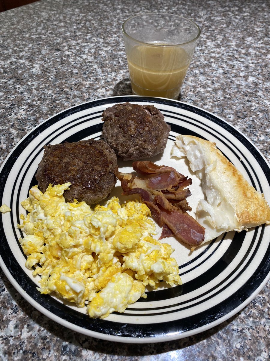 farewellfatco's tweet photo. Feasting on an epic meal: eggs, bacon, burgers, halibut, and bone broth! 🥓🍳🍔🐟🍲 Fueling my body with nutrient-dense goodness. Nothing beats a hearty carnivore feast!

#FarewellFatCoaching #CarnivoreDiet #HealthyEating #ProteinPower https://t.co/EA7ldbXtSp