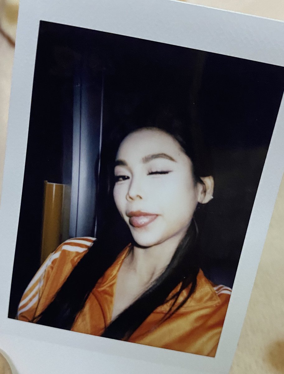 BBJ33iLy's tweet photo. แกะกล่องที่ 2 ได้รูปนี้มาา ต้าวยูกเป็ด แบร่ 😜🧡
BLISSFUL TO ENGFA25
#WayUpLivexENGFA
#อิงฟ้ามหาชน @EWaraha https://t.co/WMzXu2FjnA