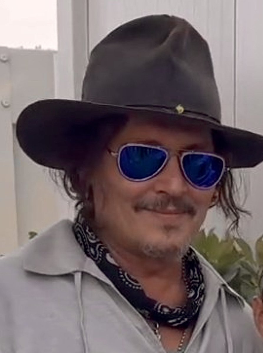 Marluce74555702's tweet photo. Para hoje:
Sorria,
💙
Ame,
💙
Abrace,
💙
Perdoe,
💙
Acredite na vida,
💙
Seja feliz!
💙
Bom dia!
#JohnnyDeep
#JohnnyDeepIsFree
#JohnnyDeeptheBestActor
#JohnnyDeepIsABeautifulSoul
#JohnnyDeppIsALegend https://t.co/fkOd5LrCcM
