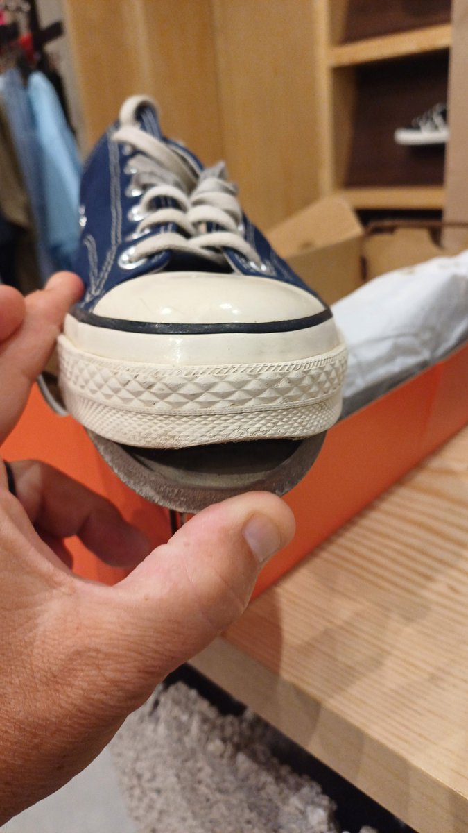 Herkese sağlıklı ve mutlu günler dilerim... Çok komik ve acı ama 3 ay önce oğluma aldığımız CONVERSE marka ayakkabı bu durumda. Ve ne yazıktır ki Converse inceleme yetkililerinin yaptığı dönüş.....
Çok yazık gerçekten...
<a href="/Converse/">Converse</a> 
<a href="/conversetr/">Converse TÜRKİYE</a> 
<a href="/erenperakende/">Eren Perakende</a> 
<a href="/erenholding/">eren holding</a>