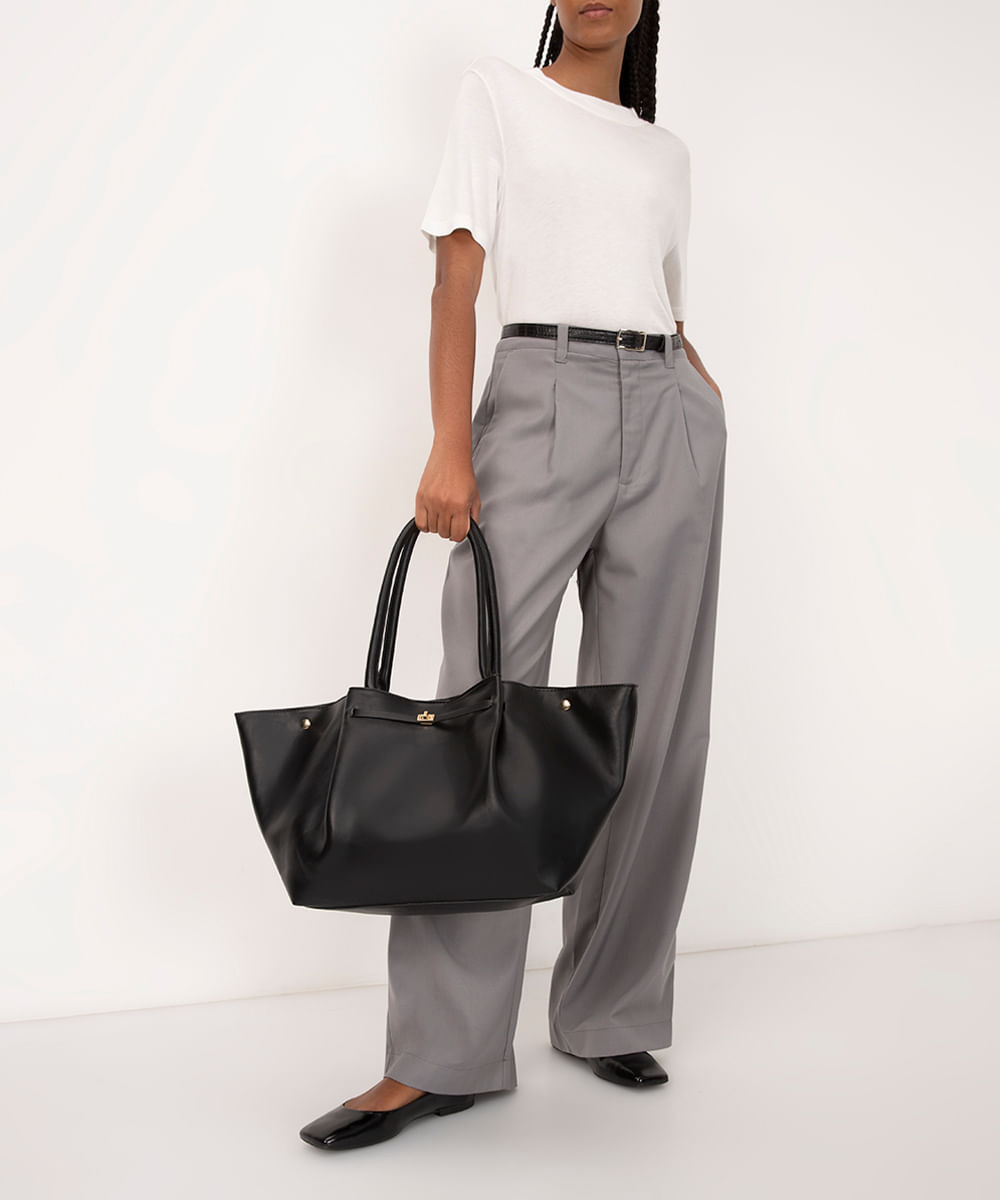 cea_brasil's tweet image. é incrível encontrar uma bolsa com espaço pra carregar tudo, né, @kitsullyne?! e ainda de quebra  improvisar um look #corpcore. prática e estilosa! ​👜 ​muitas opções aqui &amp;gt; bit.ly/WorkBagCeA