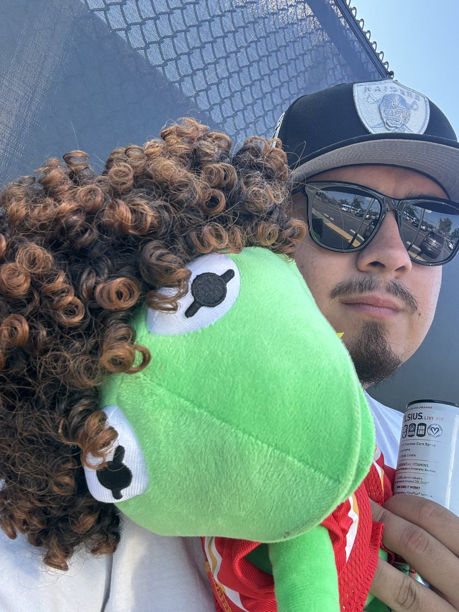 RaidersAQ's tweet photo. Out here at training camp with Patrick Mahomes https://t.co/YDw4AXBmM6