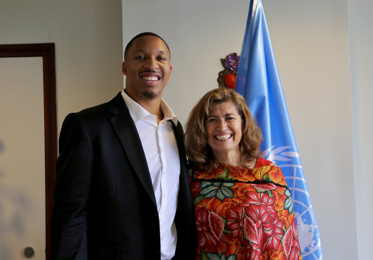 #Investment and #equality in sport remain insufficient. 

Only 30% secondary school students worldwide meet <a href="/UNESCO/">UNESCO 🏛️ #Education #Sciences #Culture 🇺🇳</a>’s minimum requirement of #physicalactivity per week. Girls and women are also more likely to suffer negative experiences and abuse in sport. 

This must stop.