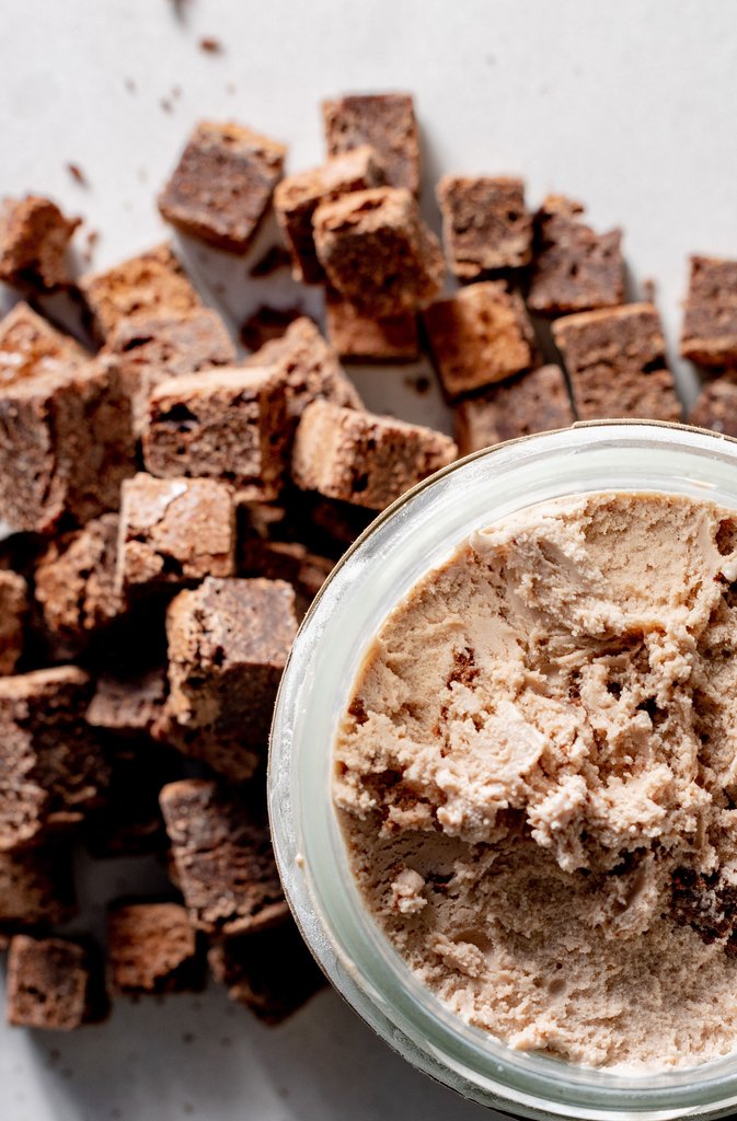 Earnesticecream's tweet photo. Last call for Salted Chocolate Rye Cookie. Check https://t.co/hhYiU20Xap for stock updates per shop if you're planning a visit for this seasonal flavour 🥄 https://t.co/4jKxRIqZxC
