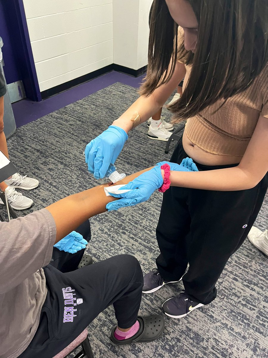 (Athletic) Trainer Jenny tweet media