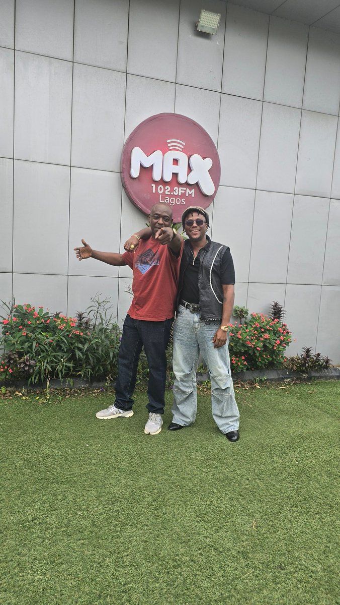 Such a vibe at <a href="/Max1023FM/">102.3 Max Fm Lagos</a> with <a href="/walepowpowpow/">Powski</a> 🤟🤟