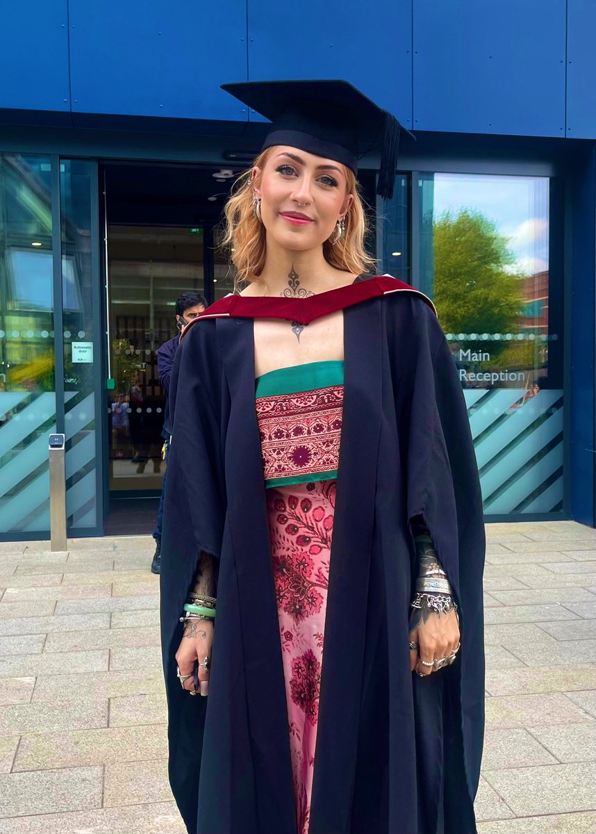 First cohort of @_BNUni paramedics off into the big wide world 🩺