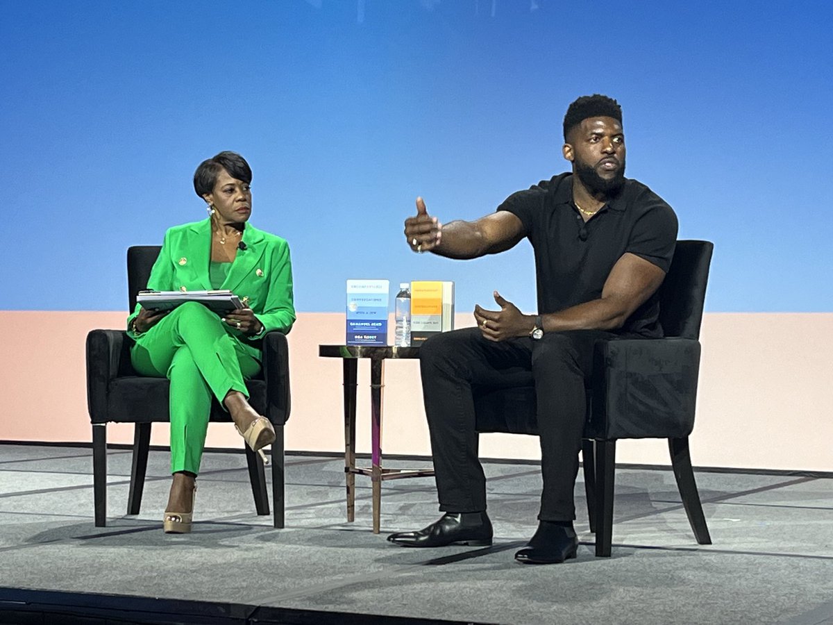 CB_Forums's tweet photo. Bestselling author @EmmanuelAcho talks with Dr. Cynthia Glover Woods @RCOE about his own educational journey and how it shaped his perspectives. 🙌 #AP_Conf #ChangeMaker https://t.co/72mhvECIfX
