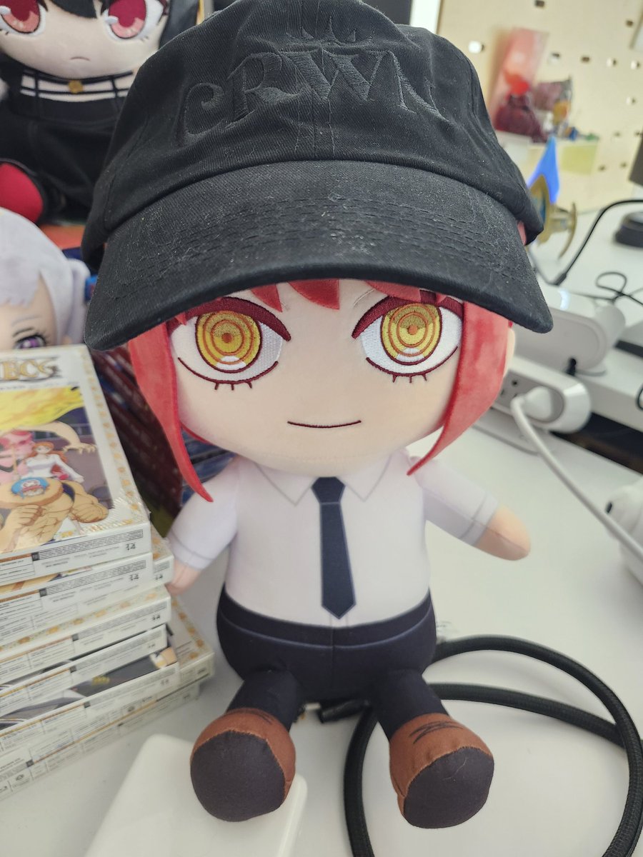 Don't drop your crown, Makima 👑
<a href="/Crunchyroll/">Crunchyroll</a> #lifeatcrunchyroll