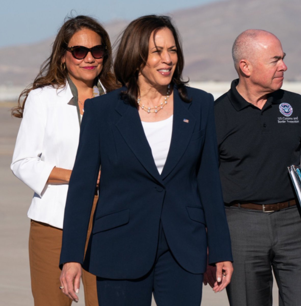 MAGAVoice's tweet photo. Who else thinks Kamala has flooded America with illegals so they can vote and steal the Election ? https://t.co/A67RhZn4Mb