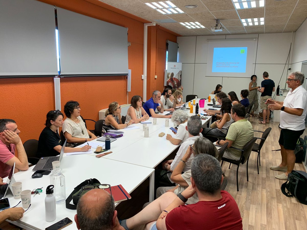 ✅ Sessió amb representants de secretaria i intervenció i regidories de Medi Ambient i Hisenda dels pobles mancomunats.

♻️ Se segueix treballant per la primera onada d’implantació de la taxa justa, o de pagament per generació, de la recollida de residus urbans.

#FemFutur 🌱