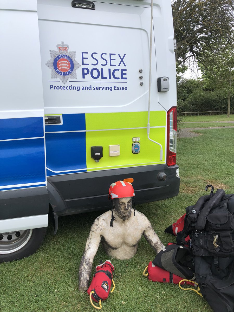 Chappers2013's tweet image. Busy day #spreadingsmiles
Spent the morning with the Maldon &amp;amp; Dengie Stroke Association where @PBaloo enjoyed finishing my tea 🥰

Then #riversidepark #burnhamoncrouch for an emergency services event with @EPMaldon @EPMarine @ECFRS @ChelmsCouncil 

Great engagement 
@OscarKiloUK