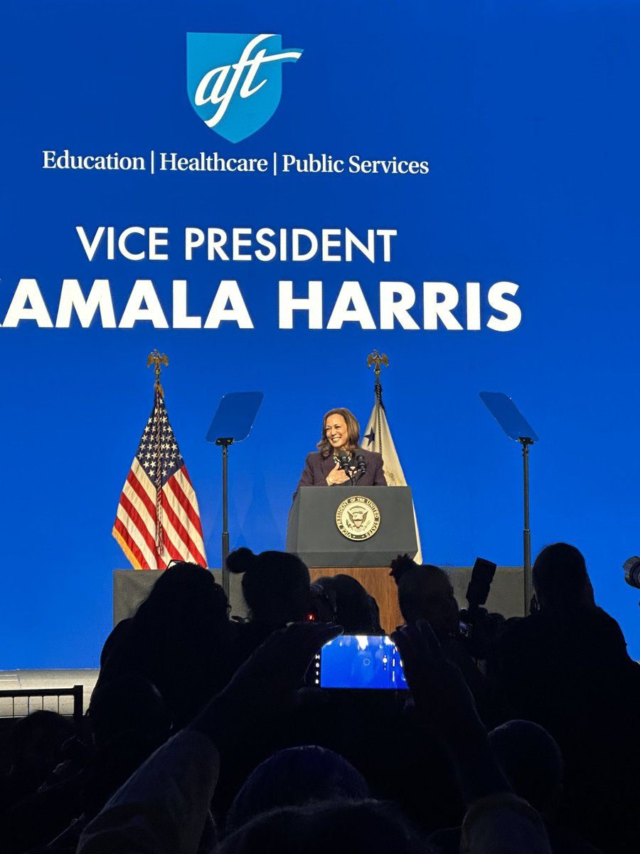 chateacher27's tweet image. Madam  @VP brought the energy to our @AFTunion She will also bring #realsolutions to America because she supports public education, uplifting the middle class &amp;amp; UNIONS. #PresidentHarris2024
