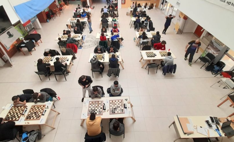 DeContraPM's tweet photo. PUERTO MADRYN SERÁ SEDE DE UN TORNEO INTERNACIONAL DE AJEDREZ

Entre el 15 y el 18 de agosto se realizará el Abierto Internacional de Ajedrez “Ciudad de Puerto Madryn” en la sede de la Universidad Tecnológica Nacional (UTN-FRCH)...

Toda la info acá:  https://t.co/aZTrYW1PmB https://t.co/OPN1WpmzTT