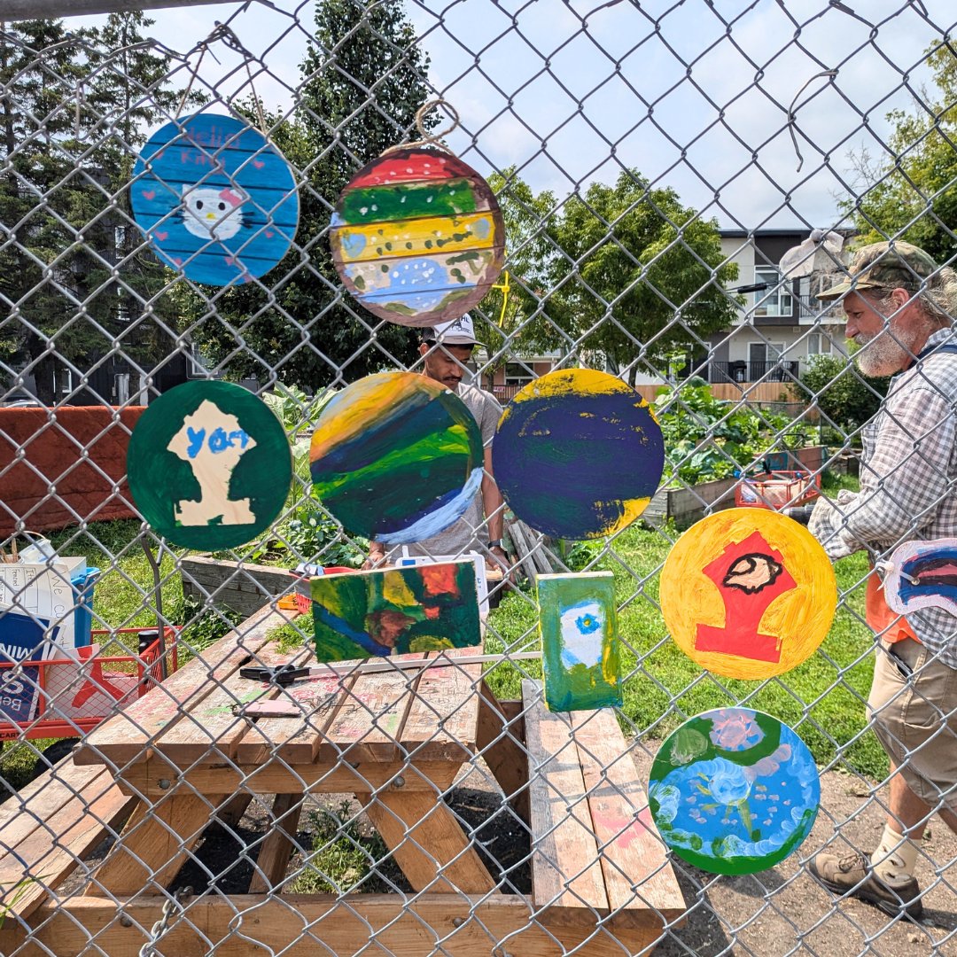 SNAcommunity's tweet image. This week for Kids Garden, our Building Belonging participants made some artwork that we displayed in the garden!🎨🖌️
#Winnipeg #BuildingBelonging #KidsActivities