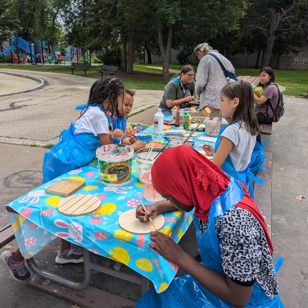 SNAcommunity's tweet image. This week for Kids Garden, our Building Belonging participants made some artwork that we displayed in the garden!🎨🖌️
#Winnipeg #BuildingBelonging #KidsActivities