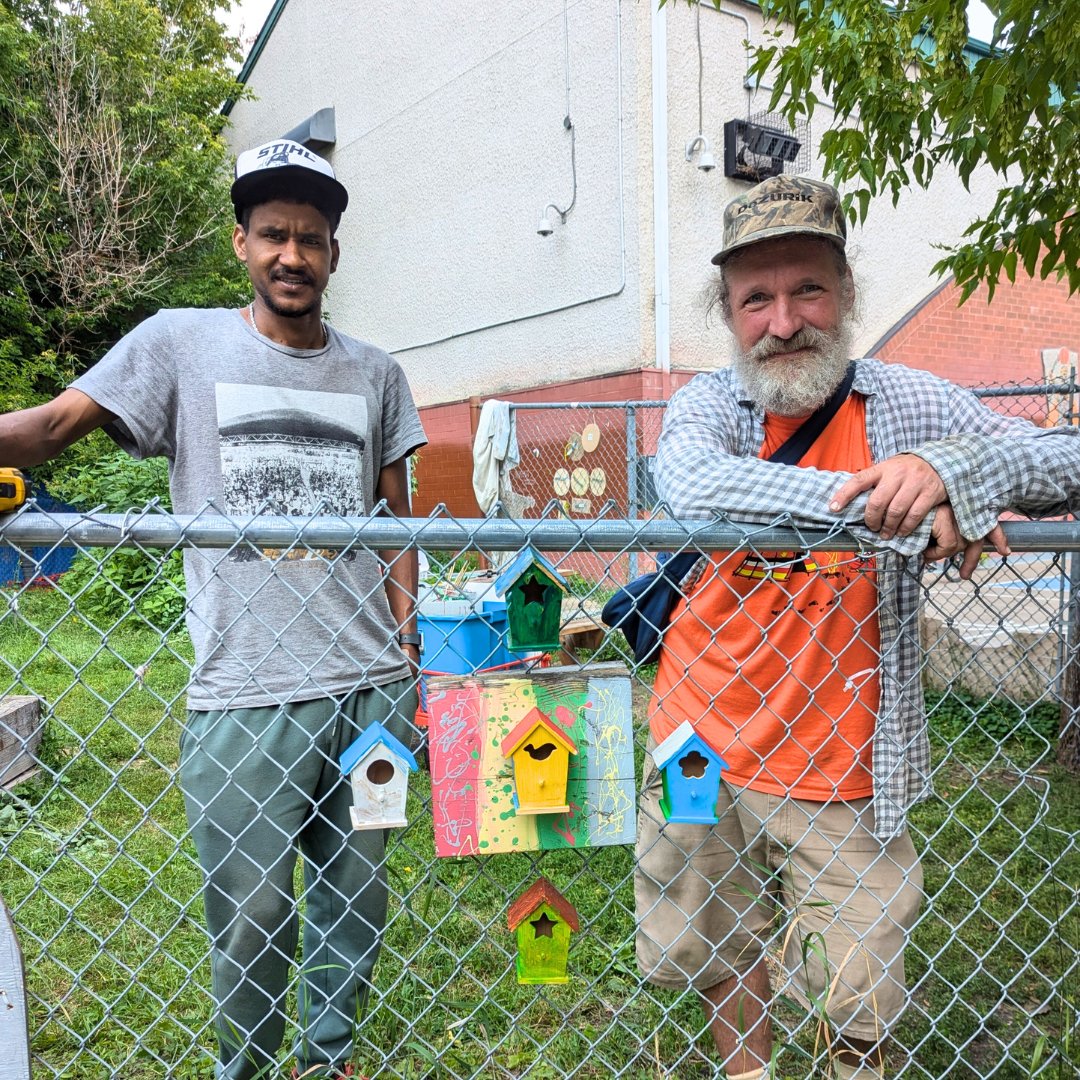 SNAcommunity's tweet image. This week for Kids Garden, our Building Belonging participants made some artwork that we displayed in the garden!🎨🖌️
#Winnipeg #BuildingBelonging #KidsActivities