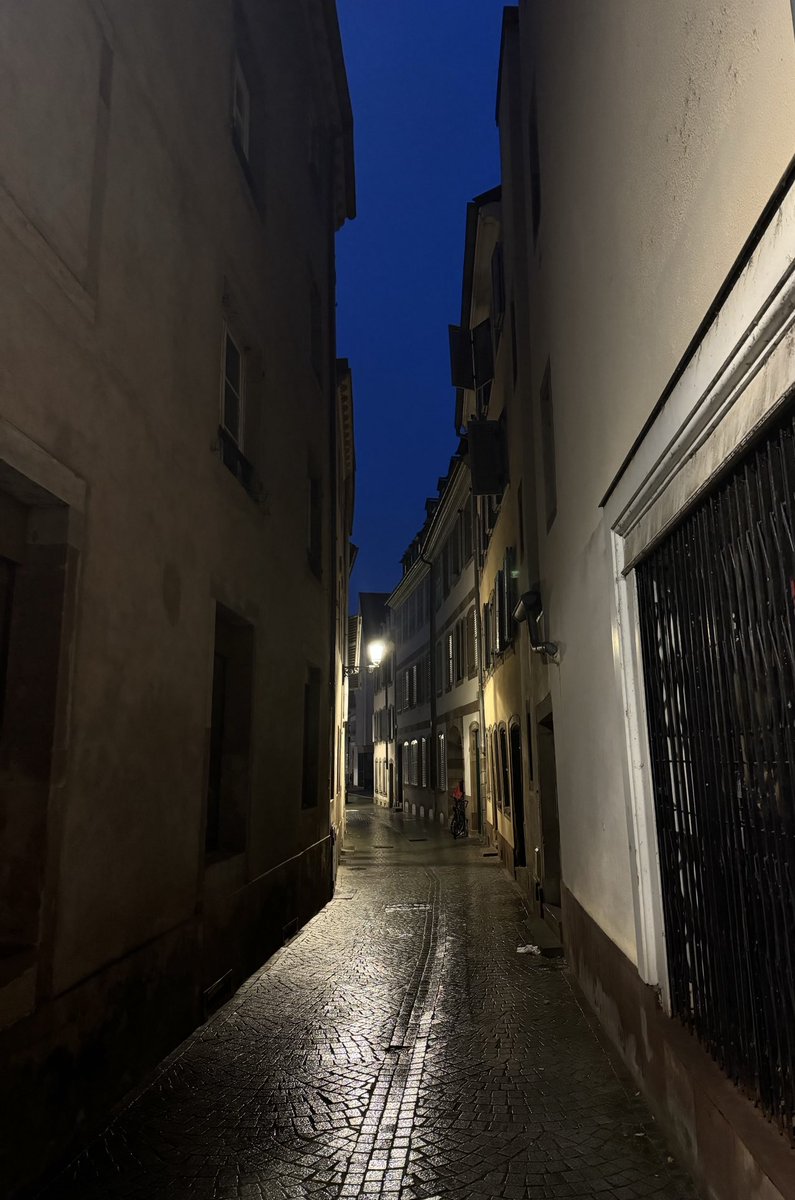 Sürekli tercihler yapıyoruz. Güç, maddi getiri, bir ideolojiye puntalanmak! Tek bir tercih bunları ölçebilmek için yeterli değil; Sefihlikten reşitliğe hızlı geçişin yolunu aramalı. Zamanın, bizim için heybesinde ne taşıdığını bilmiyoruz.