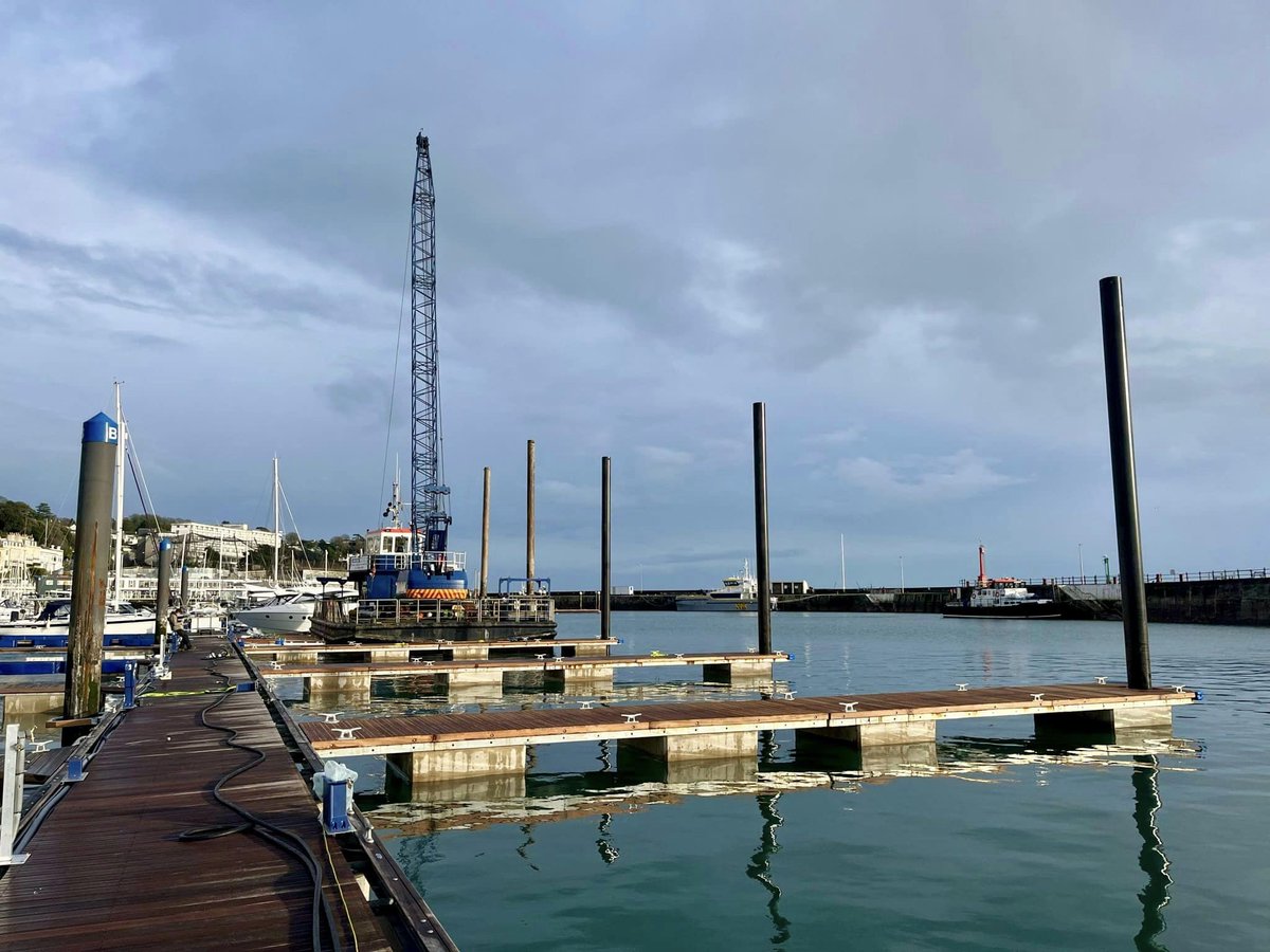 A nice image of the Walcon Wizard barge taken in the spring  when the #WalconMarine was on site for the latest phase of the rebuild of MDL's Torquay Marina.   Work resumes in the autumn.  #WalconMarine  #harbours